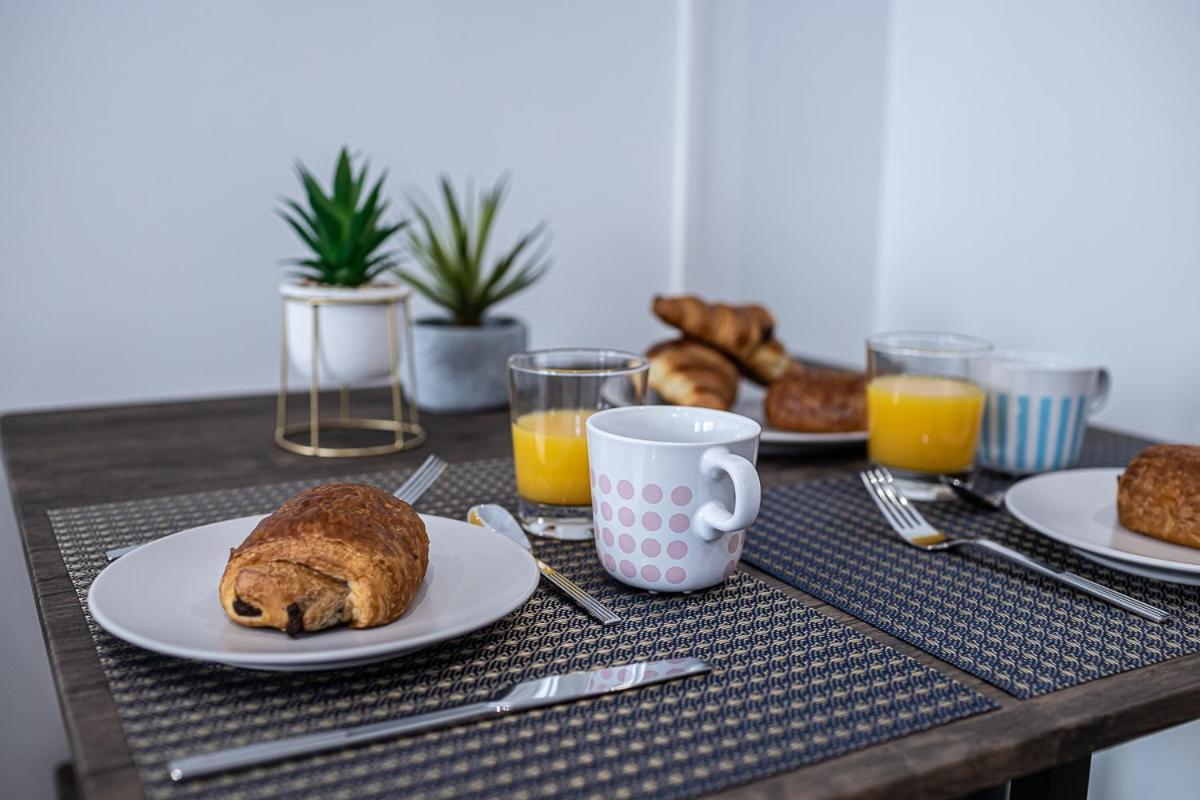Escape Time - Paris Apartment ฌ็องตีญี ภายนอก รูปภาพ